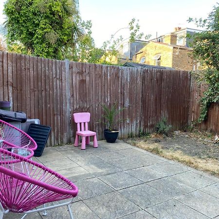 A Lovely Guest Room In West London Exteriör bild