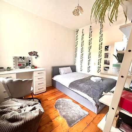 A Lovely Guest Room In West London Exteriör bild