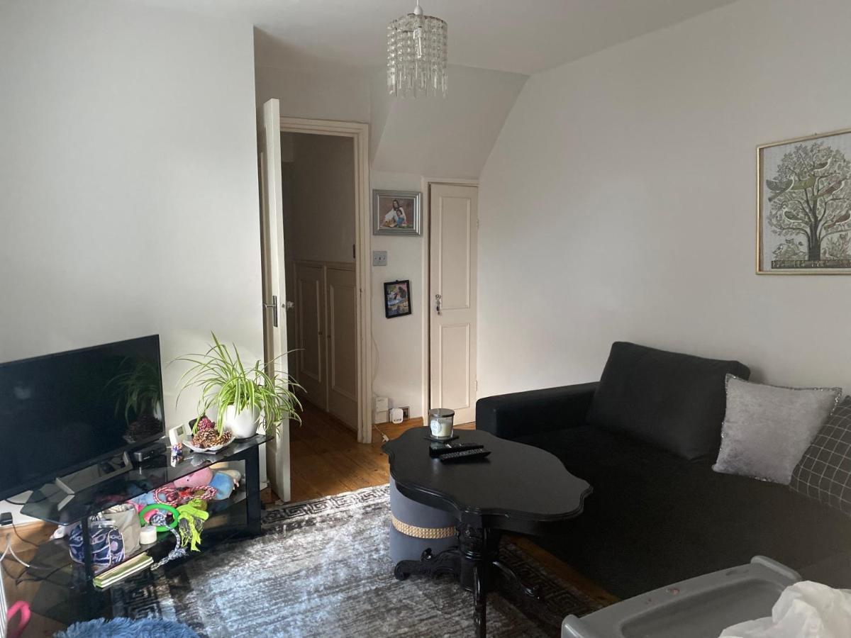 A Lovely Guest Room In West London Exteriör bild